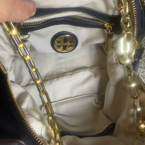 Tory Burch Black Leather Crossbody Bag with Gold Chain - Picture 10 of 12